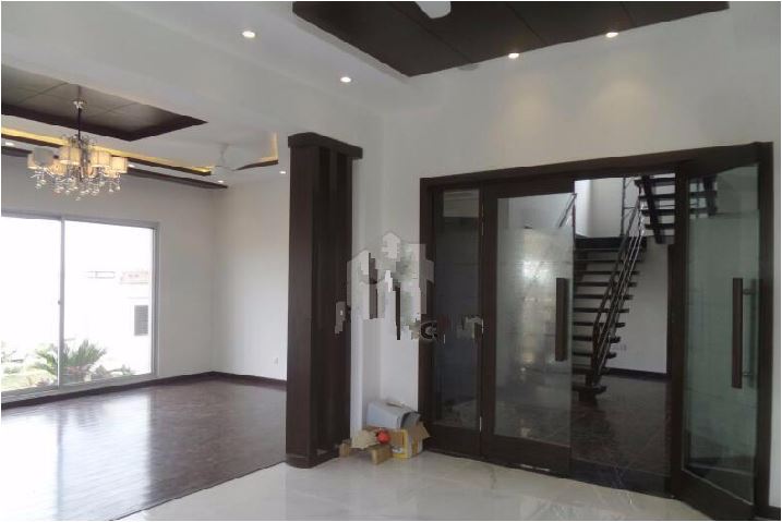 1 Kanal New Facing Park Bungalow Owner Needy In DHA Phase 4
