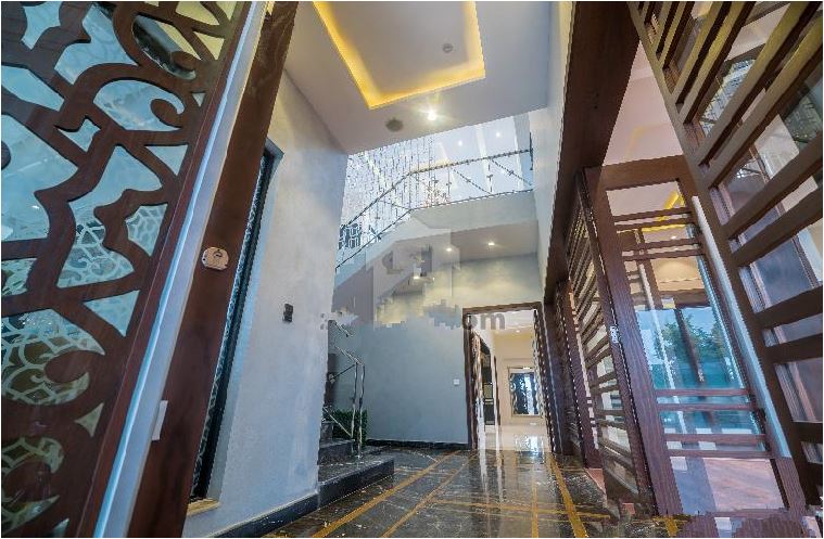 Phase 6 – 1 Kanal Most Beautiful Bungalow Is Available For Sale